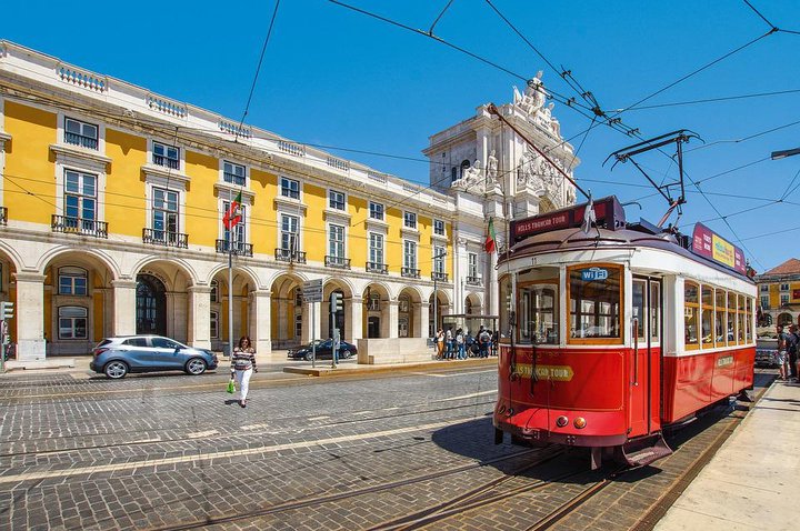 Proveitos do turismo sobem 45% em março e superam níveis pré-pandemia